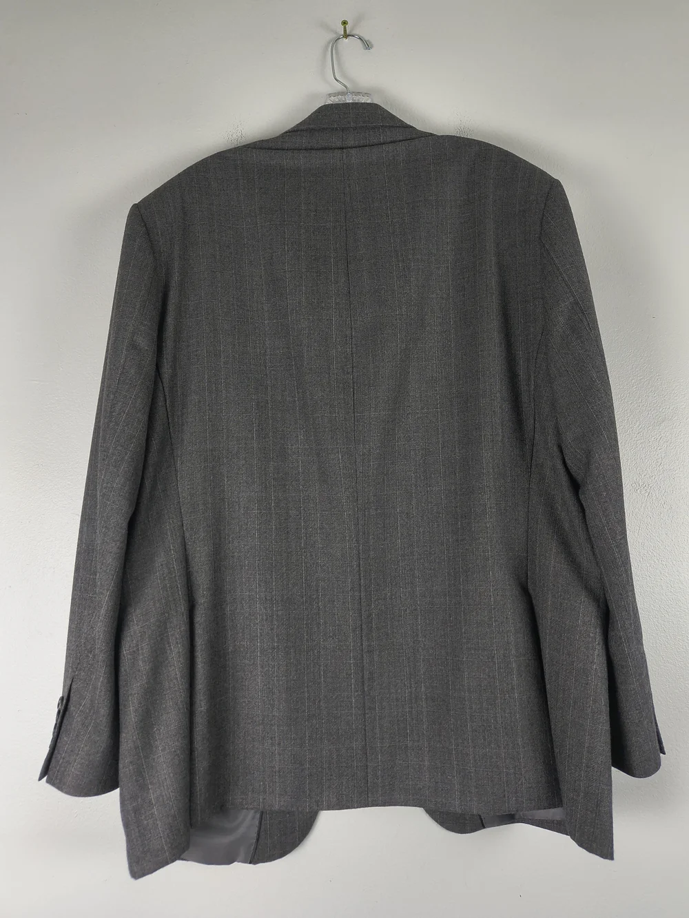 Daniel Hechter Suit Mens 46R Gray 2 Piece Plaid 100% Wool Notched Lapel 2 Button